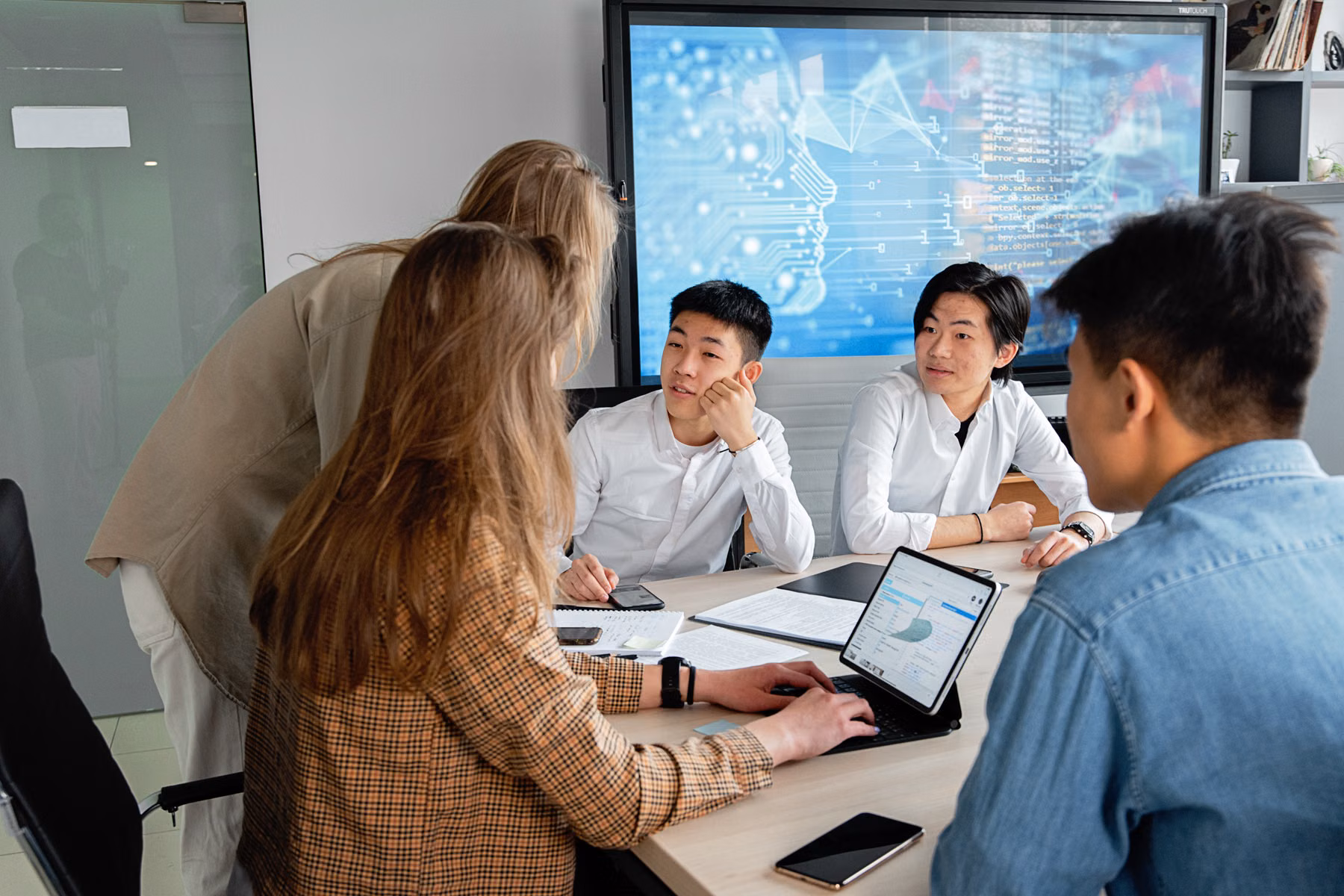 Business team coordinating multiple technology providers around one operating problem